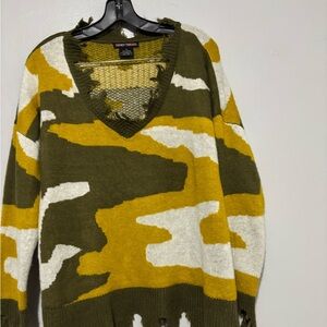 Women's V-Neck Camouflage Sweater - Green, Yellow, White